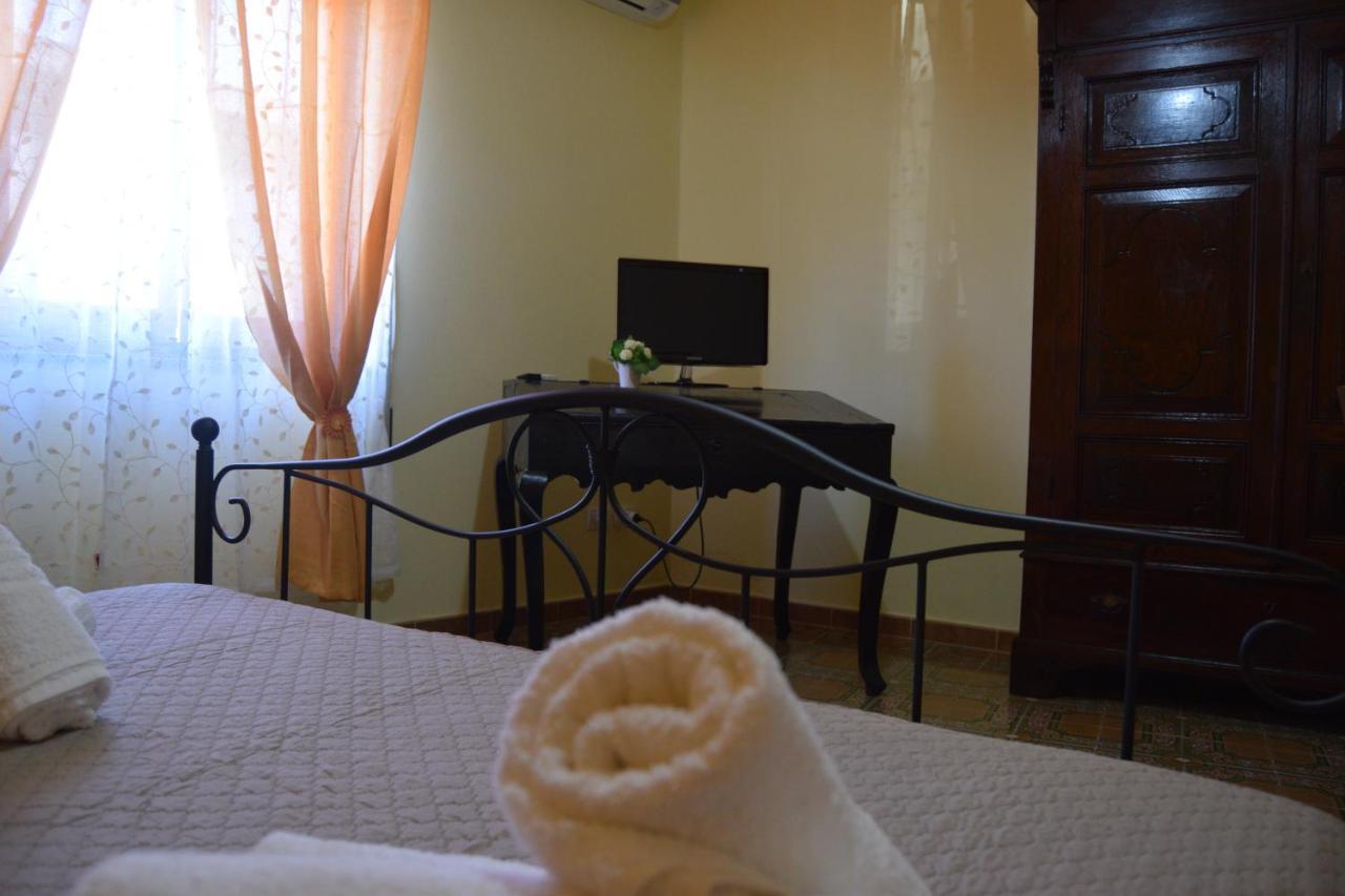 Su Fassoi Cabras Bed & Breakfast Dış mekan fotoğraf