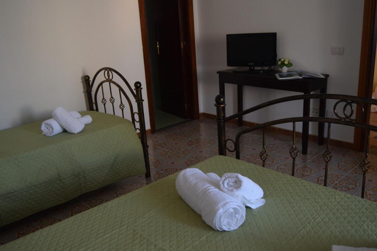 Su Fassoi Cabras Bed & Breakfast Dış mekan fotoğraf